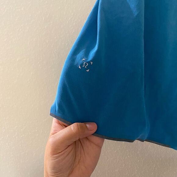 Lululemon Neo Blue Switch Up Shorts Size Large - Picture 5 of 6